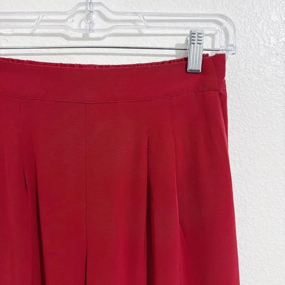 Cuyana Silk High Rise Pleated Wide-Leg Trouser Pant in Poppy Red - Picture 4 of 8